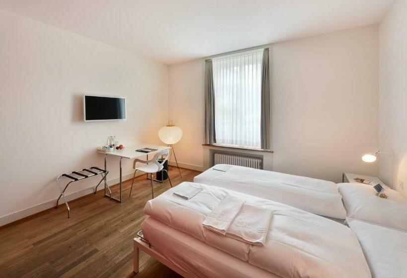 高级大房间, Im Schlosspark