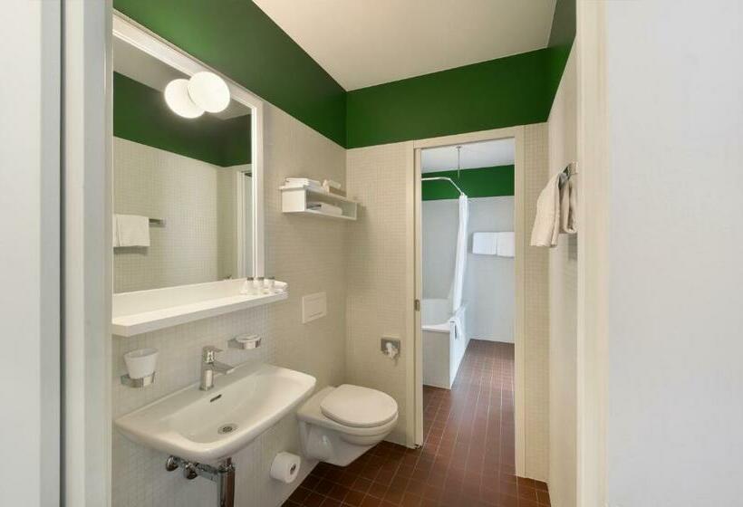 行政房间, Im Schlosspark