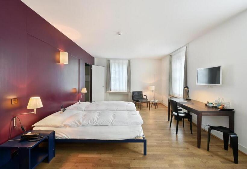 高级大房间, Im Schlosspark