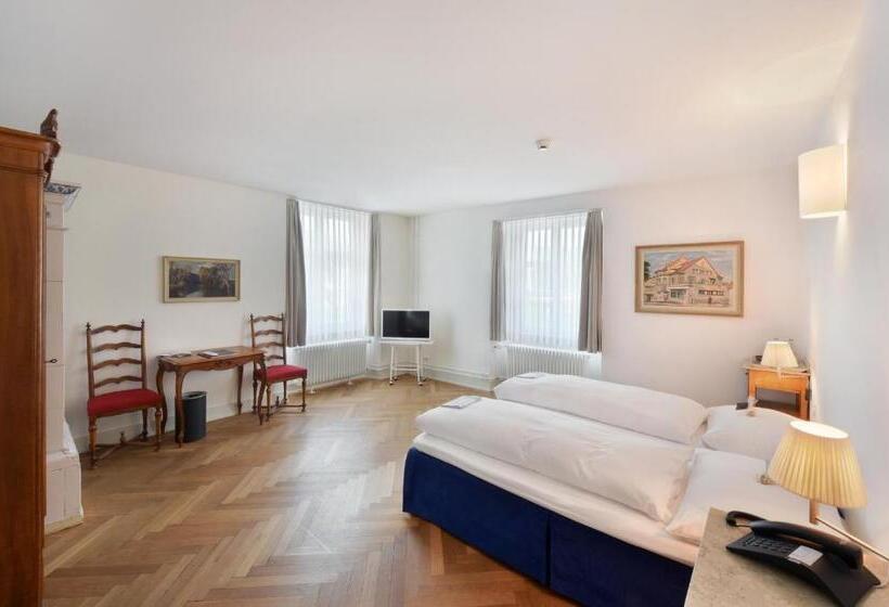 标准间, Im Schlosspark