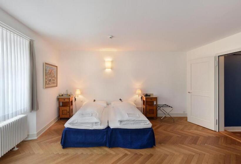 标准间, Im Schlosspark