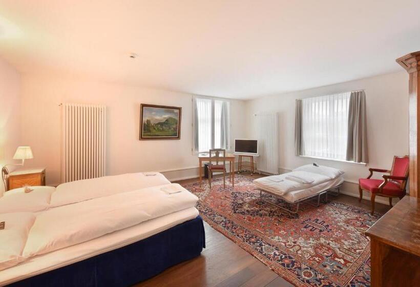 标准三人间, Im Schlosspark