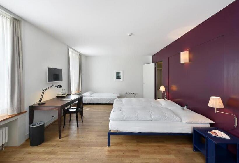 标准三人间, Im Schlosspark