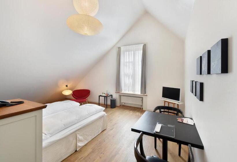 行政房间, Im Schlosspark