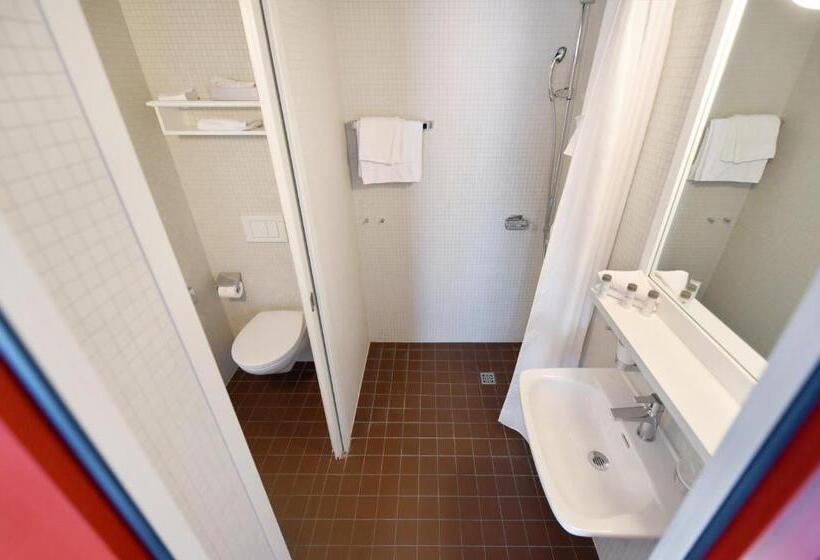 标准间, Im Schlosspark