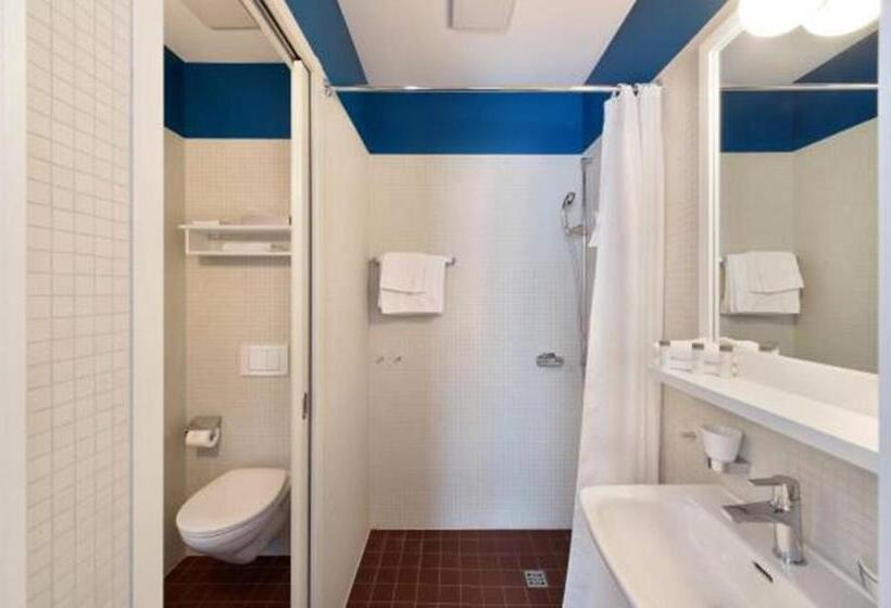 标准间, Im Schlosspark