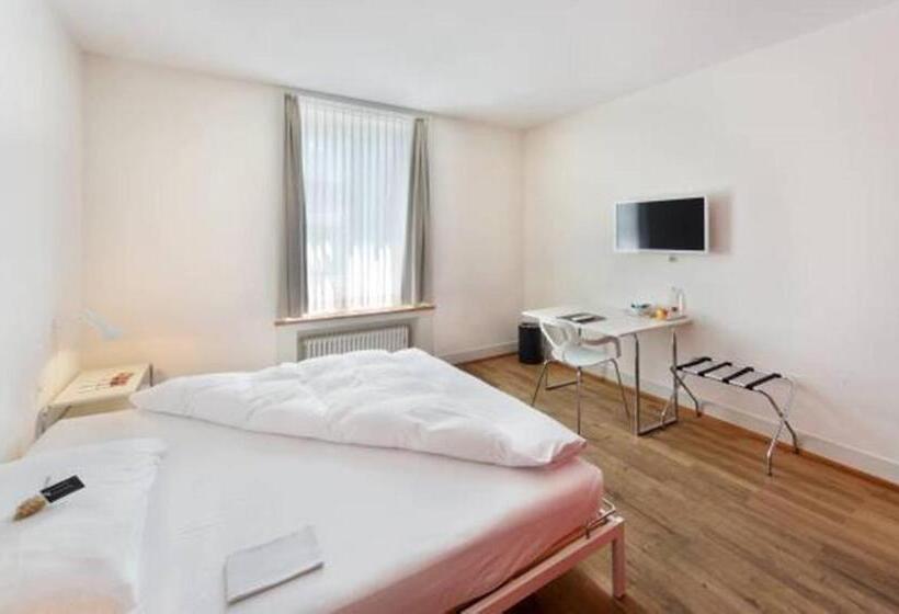 标准间, Im Schlosspark