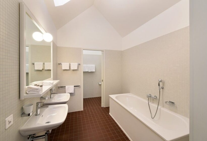 行政房间, Im Schlosspark