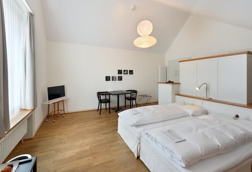 行政房间, Im Schlosspark