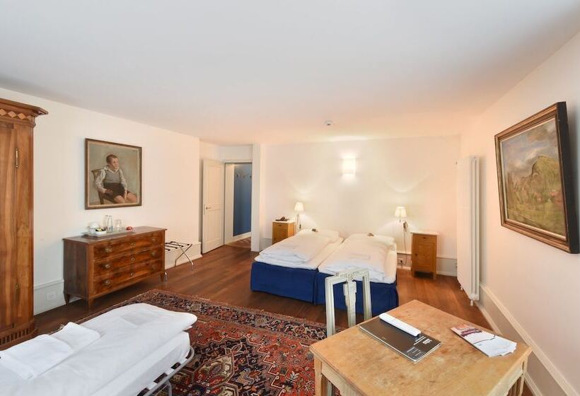 标准三人间, Im Schlosspark