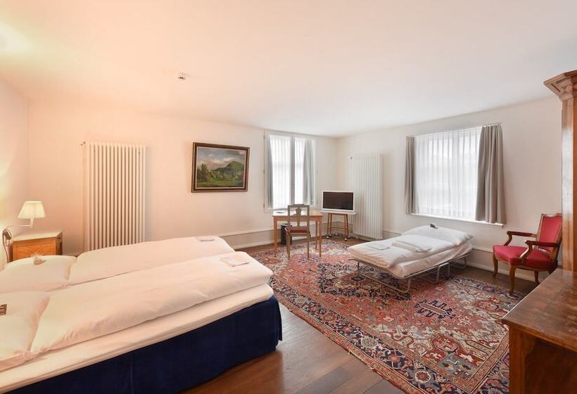 标准三人间, Im Schlosspark