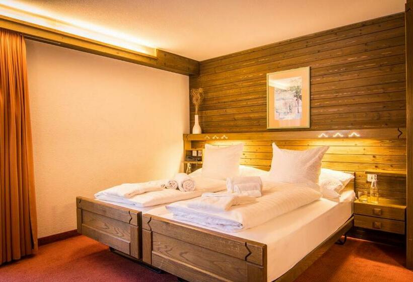 标准间, La Collina