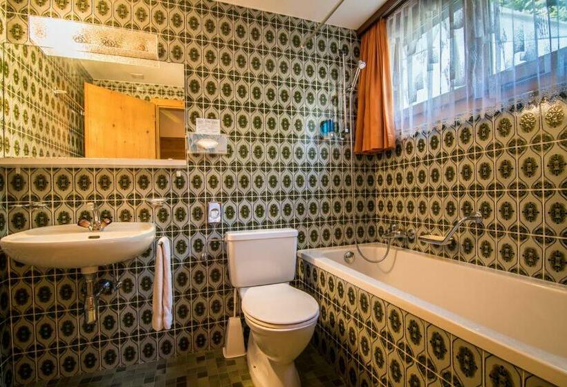 单人经济间, La Collina