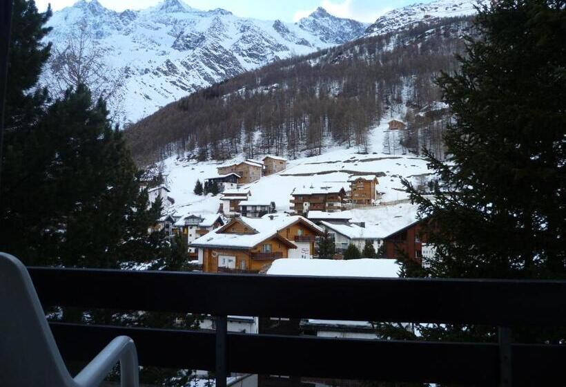 Perhehuone, La Collina