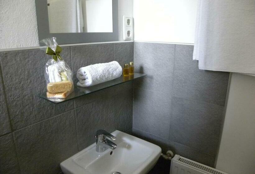 جناح مزوَّد بشرفة, Landhaus Semmering