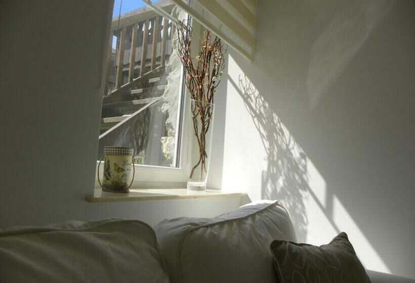 جناح مزوَّد بشرفة, Landhaus Semmering