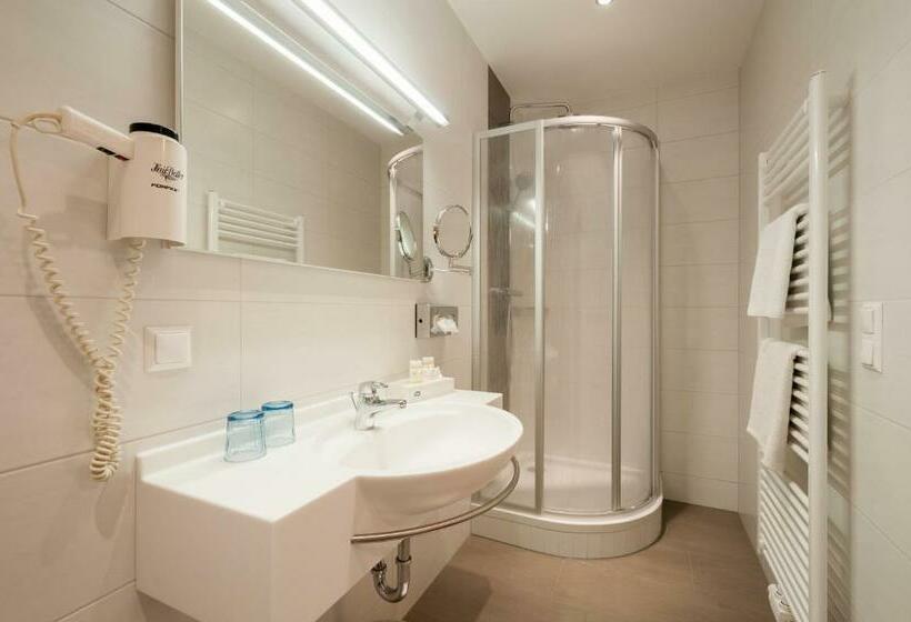 חדר סטנדרט לשלושה, Landhof Simeter Gmbh