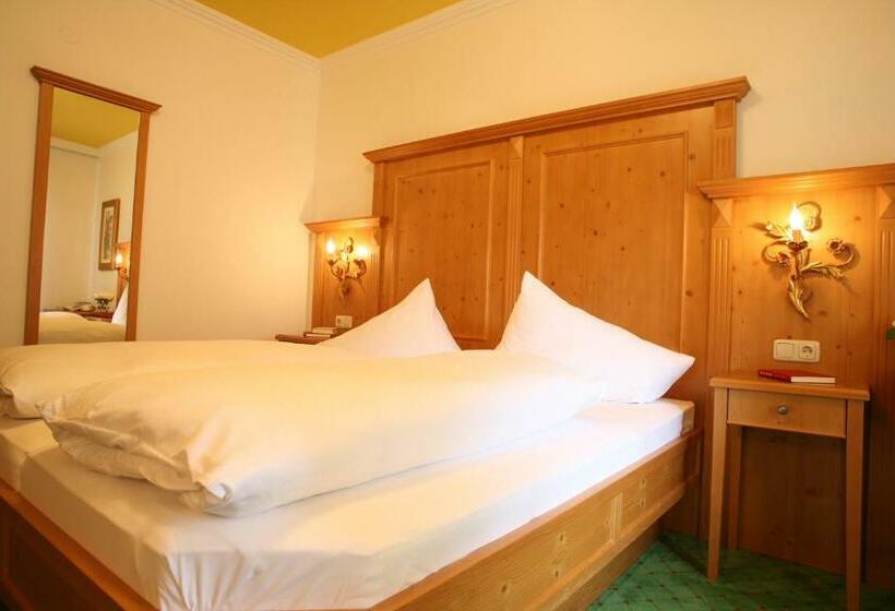 اتاق استاندارد با بالکن, Lerch