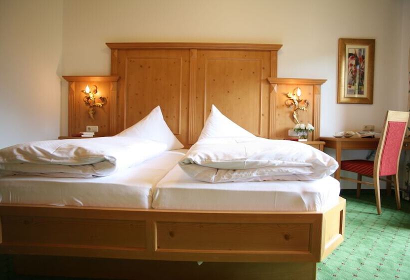 اتاق خانوادگی, Lerch