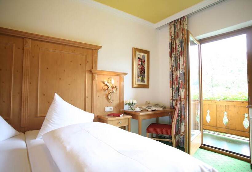 اتاق استاندارد با بالکن, Lerch