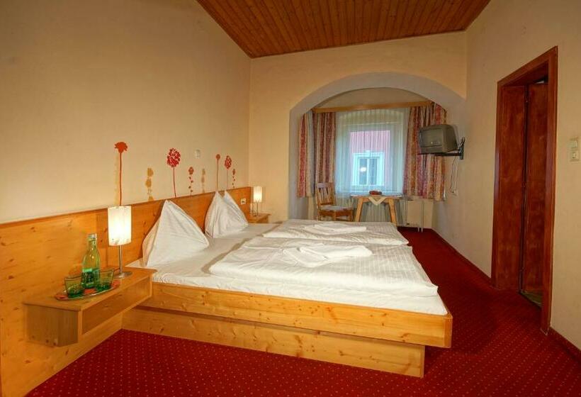 غرفة عائلية, Restaurant Das Rössl