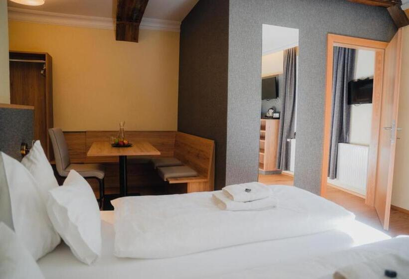 غرفة عائلية, Restaurant Das Rössl