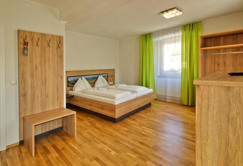 חדר סטנדרט לארבעה, Restaurant Das Rössl