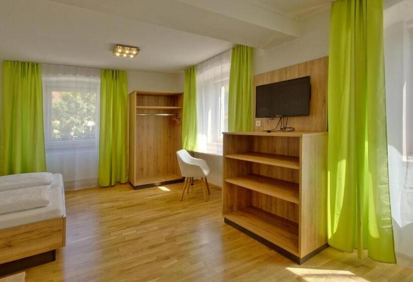 חדר סטנדרט לארבעה, Restaurant Das Rössl