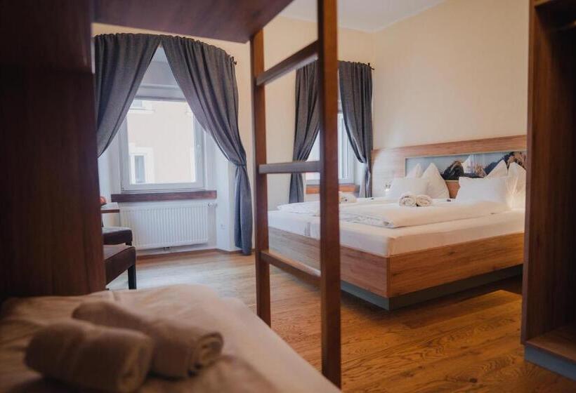 חדר בסיסי לשלושה, Restaurant Das Rössl