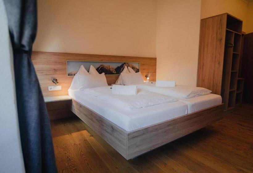 חדר סטנדרט לארבעה, Restaurant Das Rössl