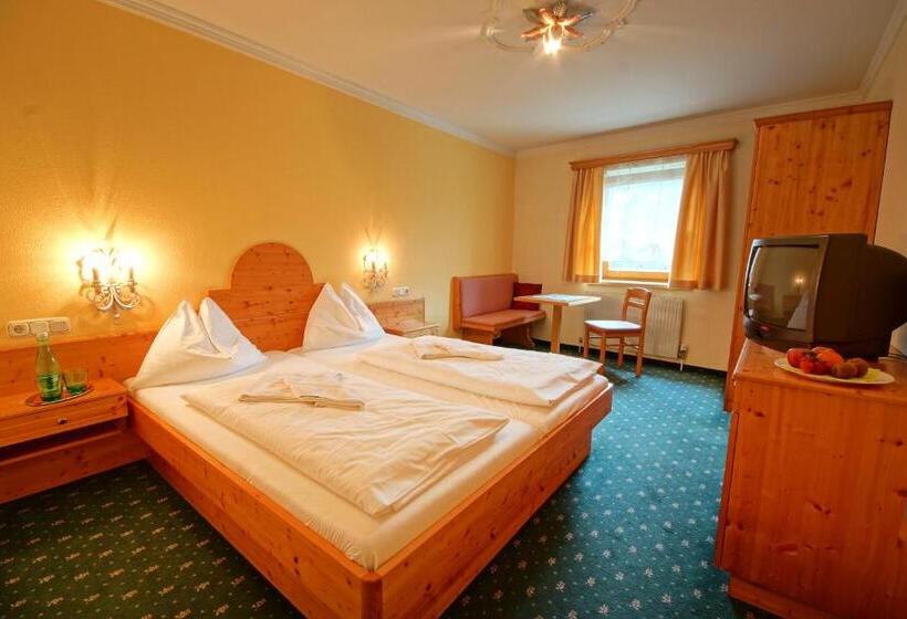 חדר בסיסי לשלושה, Restaurant Das Rössl