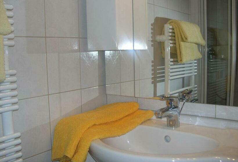 带阳台两卧公寓, Stoanahof