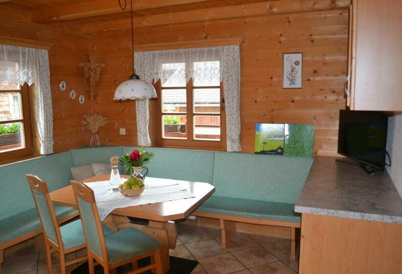 带阳台两卧公寓, Stoanahof