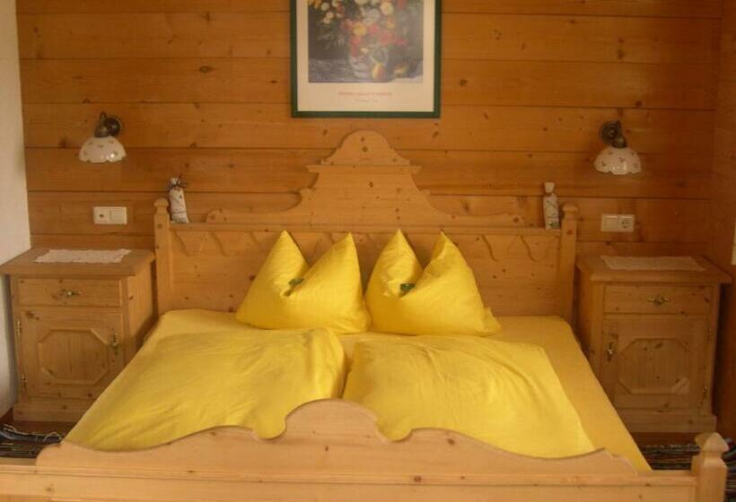 带阳台两卧公寓, Stoanahof