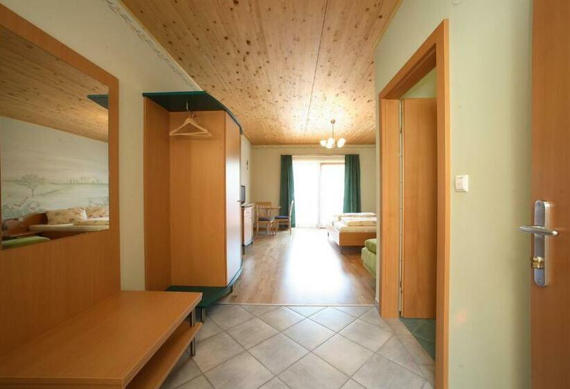 غرفة قياسية مزوَّدة بشُرفة, Weinbauernhof Vier Jahreszeiten