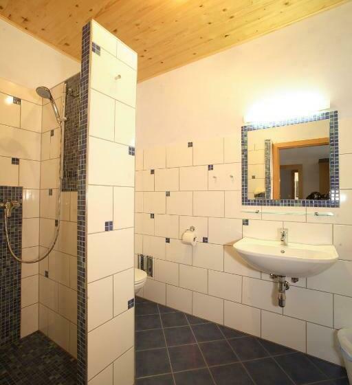 غرفة قياسية مزوَّدة بشُرفة, Weinbauernhof Vier Jahreszeiten