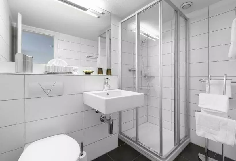 Standard Triple Room, Seehotel Baumgarten
