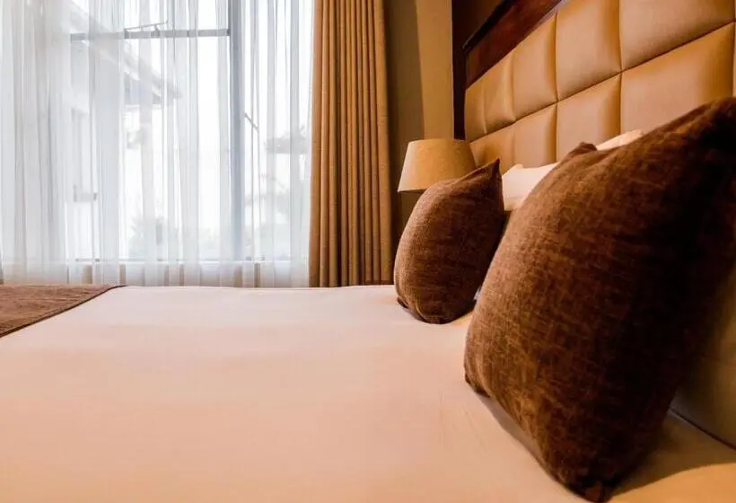 اتاق لوکس, Pemabwe Guest Lodge