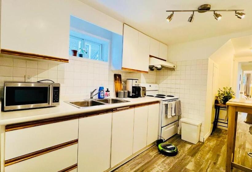 غرفة قياسية مطلّة علي الحديقة, Toronto Bed & Breakfast   Free Parking, Subway Access