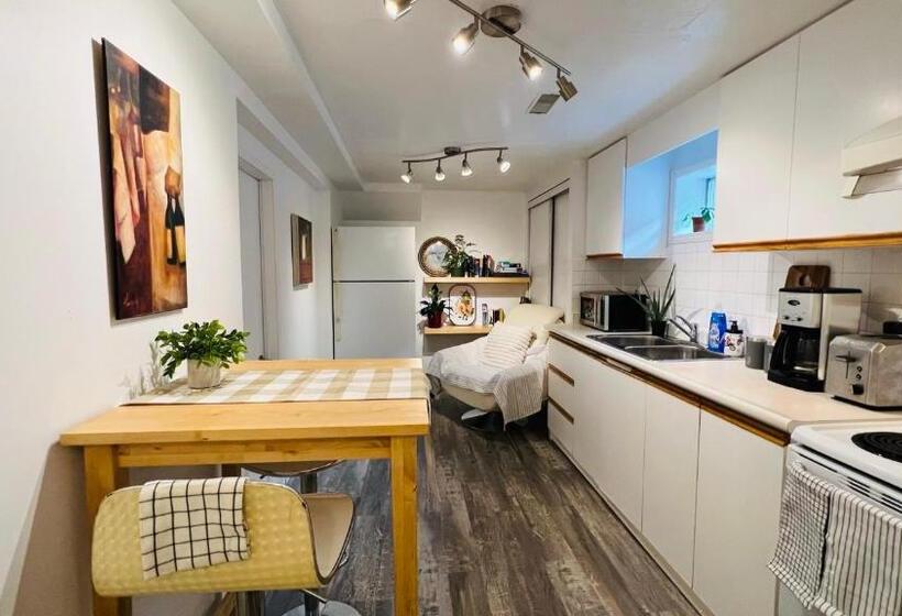 غرفة قياسية مطلّة علي الحديقة, Toronto Bed & Breakfast   Free Parking, Subway Access