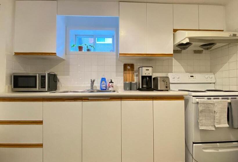 غرفة قياسية مطلّة علي الحديقة, Toronto Bed & Breakfast   Free Parking, Subway Access