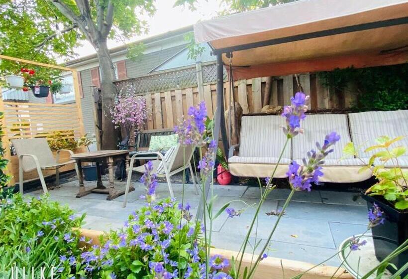 غرفة قياسية مطلّة علي الحديقة, Toronto Bed & Breakfast   Free Parking, Subway Access