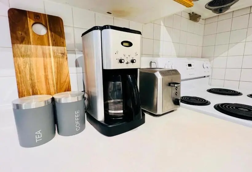 デラックスルーム, Toronto Bed & Breakfast Free Parking, Subway Access