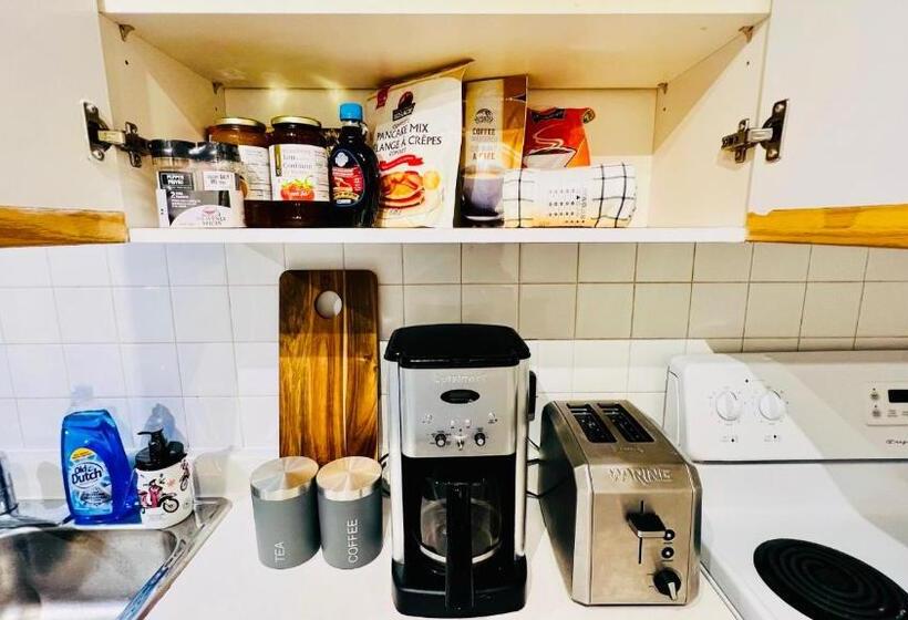 غرفة ديلوكس, Toronto Bed & Breakfast   Free Parking, Subway Access