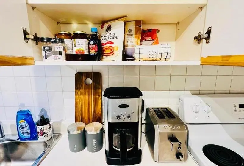 デラックスルーム, Toronto Bed & Breakfast Free Parking, Subway Access