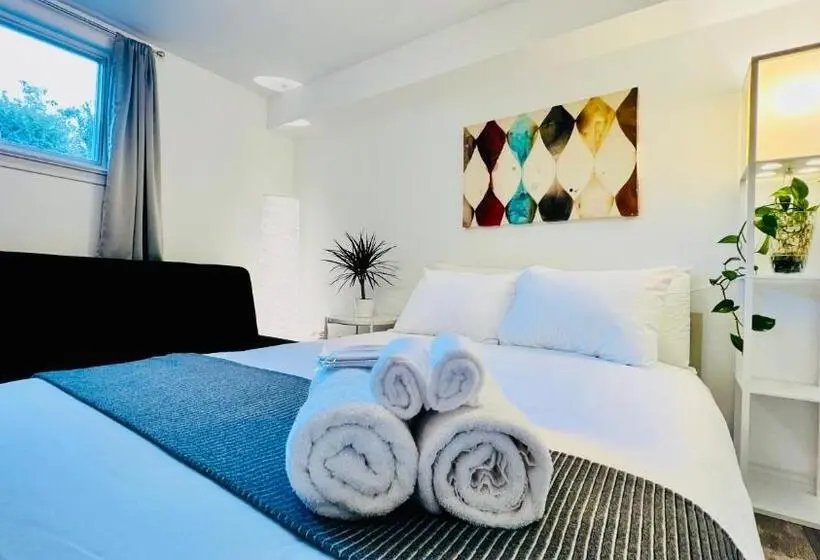 デラックスルーム, Toronto Bed & Breakfast Free Parking, Subway Access