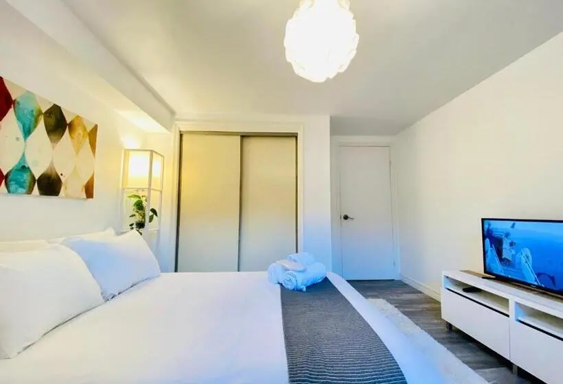 デラックスルーム, Toronto Bed & Breakfast Free Parking, Subway Access