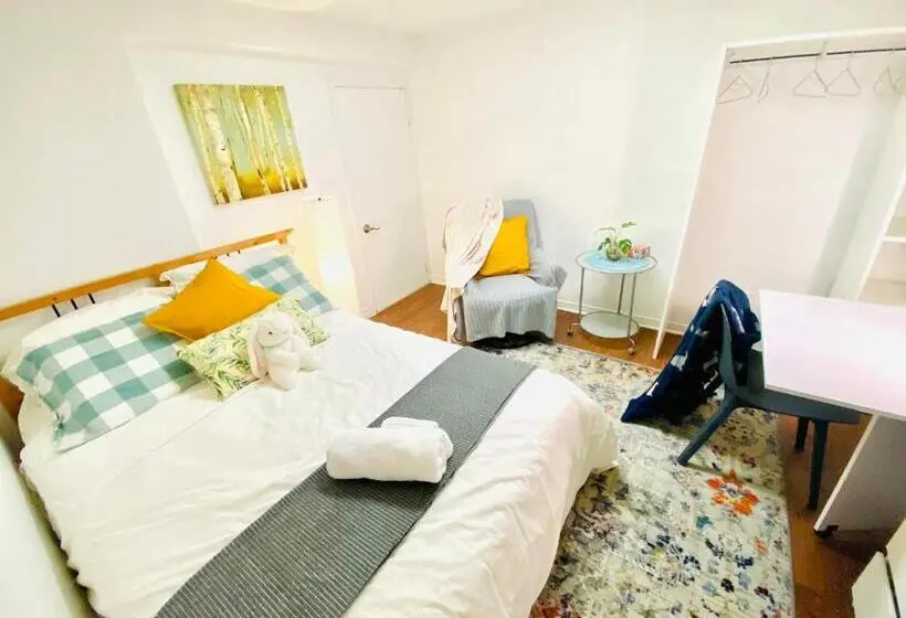 スタンダードルーム, Toronto Bed & Breakfast Free Parking, Subway Access