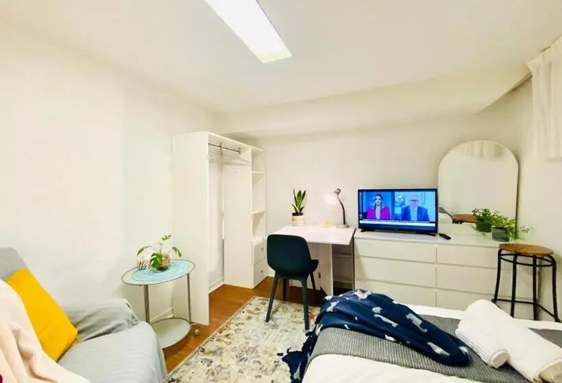 スタンダードルーム, Toronto Bed & Breakfast Free Parking, Subway Access