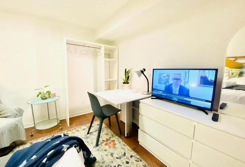 スタンダードルーム, Toronto Bed & Breakfast Free Parking, Subway Access